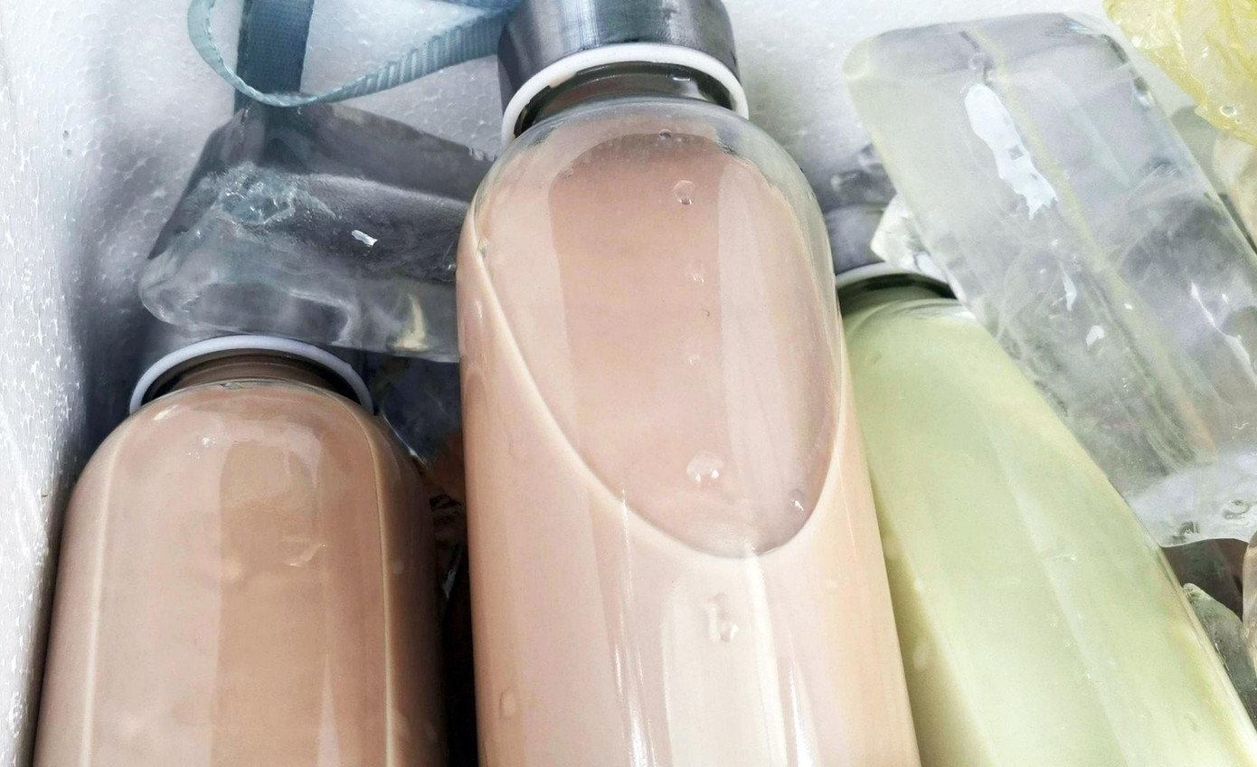 Những chai trà sữa pha lẫn cần sa Những chai trà sữa pha lẫn cần sa