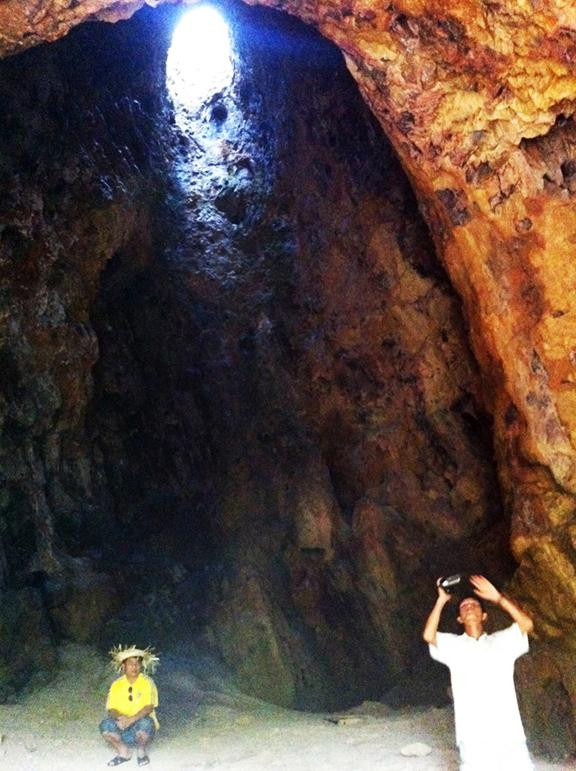 Bên trong hang Thăm Hảy Bên trong hang Thăm Hảy