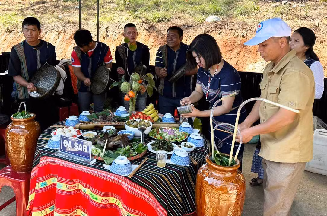 Rượu cần và một số món ăn của người Cill ở xã Đạ Sar