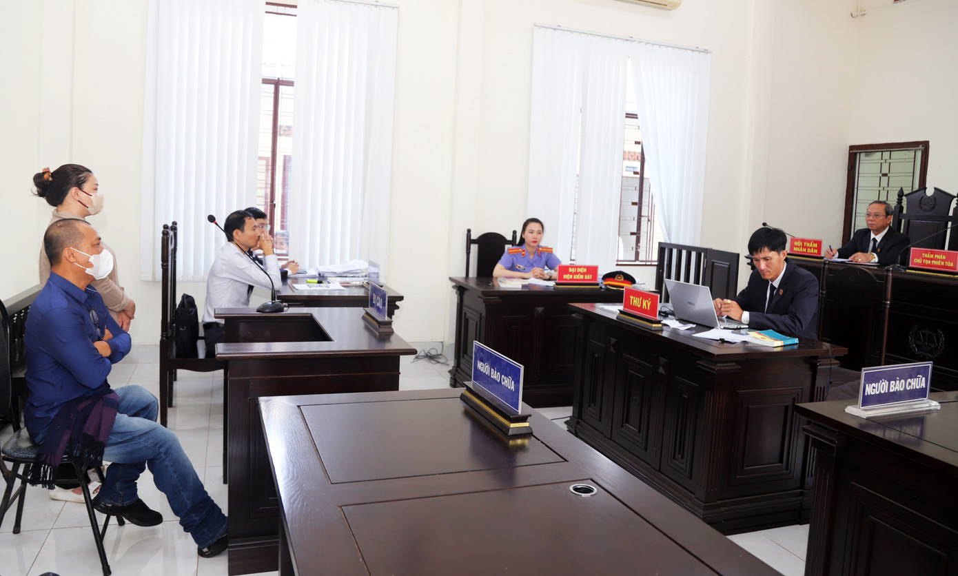 Quang cảnh buổi xét xử Quang cảnh buổi xét xử