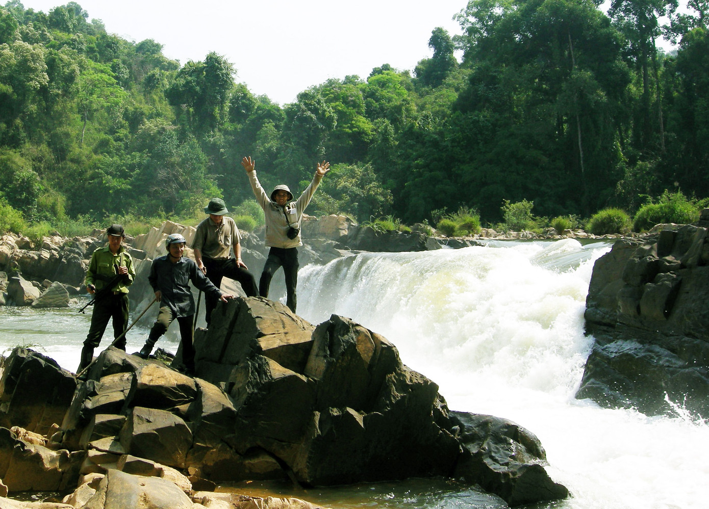 Thác nước đẹp trên sông Đồng Nai Thác nước đẹp trên sông Đồng Nai