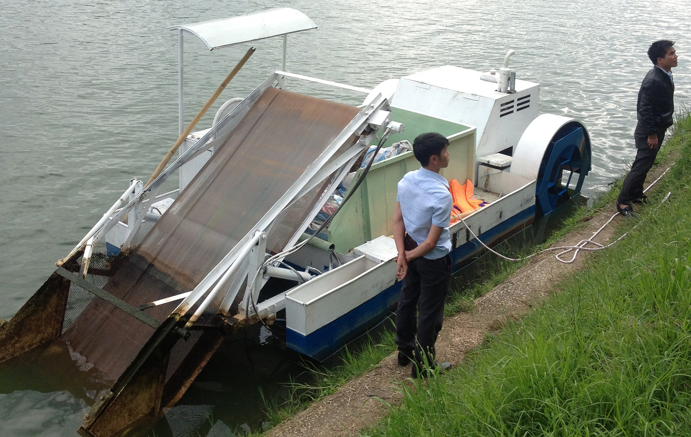 Thử nghiệm cho xe hút tảo lam