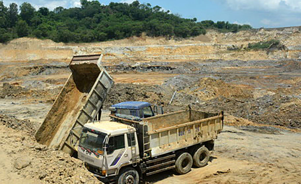 Khai thác đất sét và cát không phép Khai thác đất sét và cát không phép