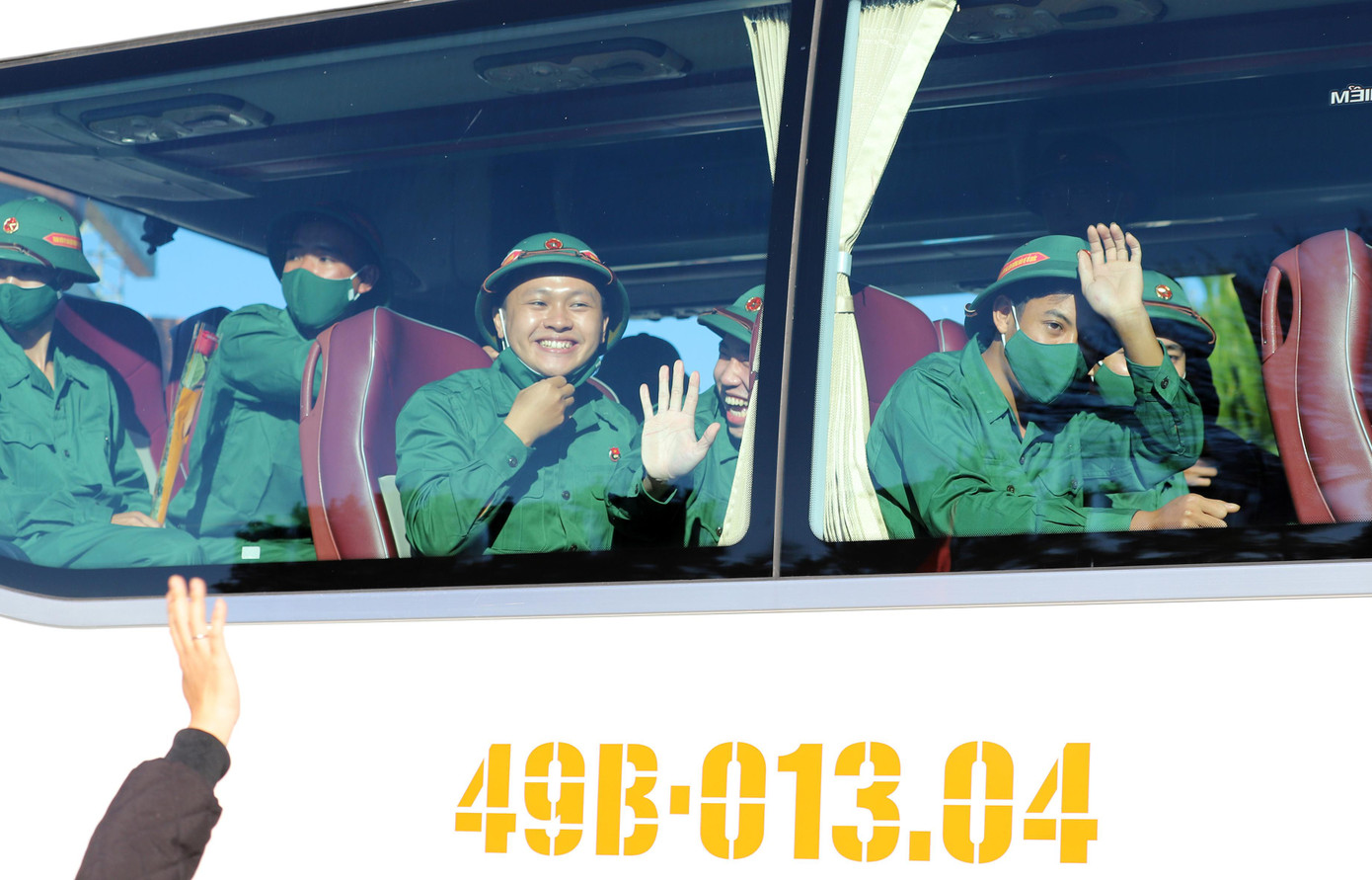 Các tân binh phấn khởi lên đường làm nhiệm vụ