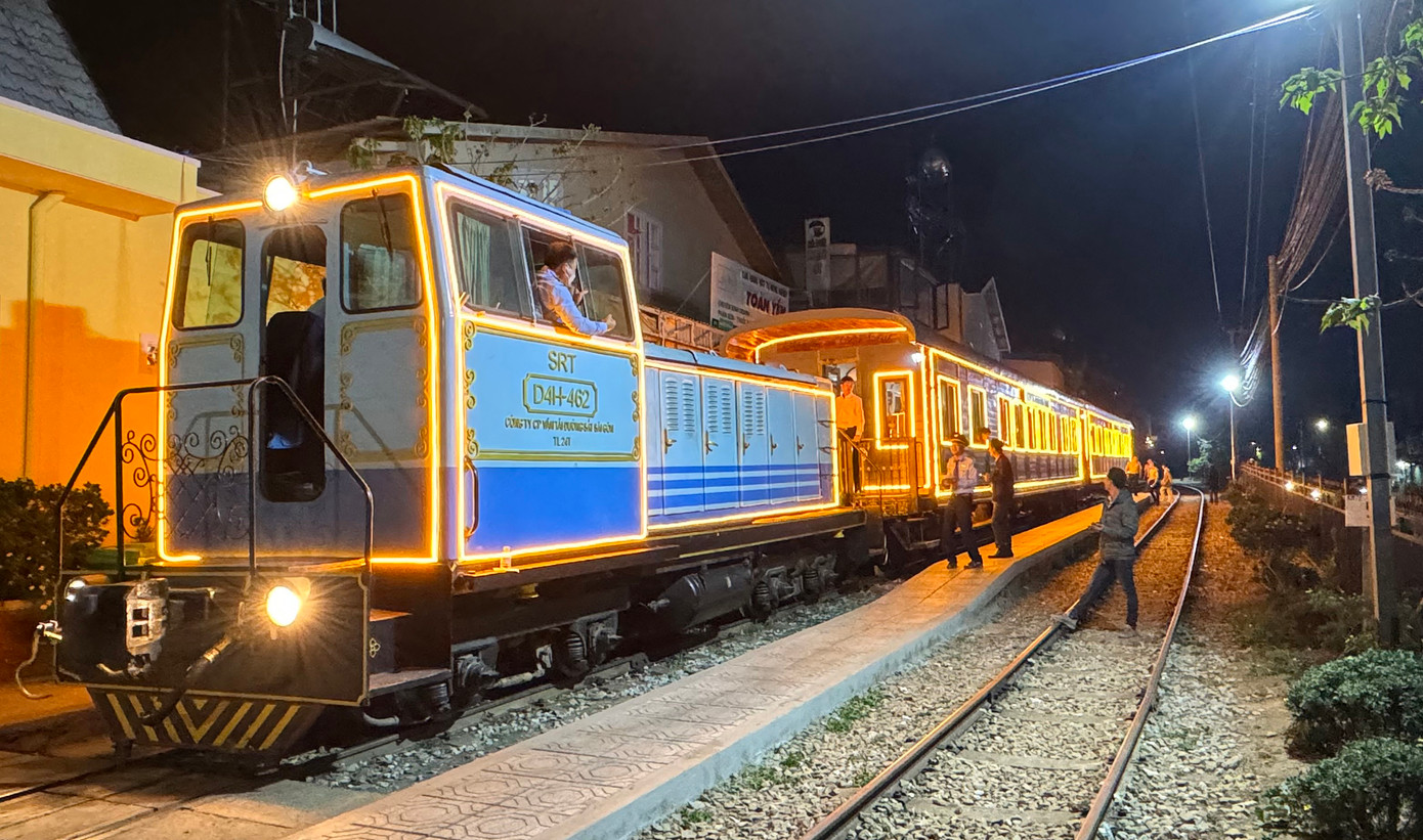 Đi tàu hỏa để ngắm phố đêm là sản phẩm du lịch mới ở Đà Lạt.