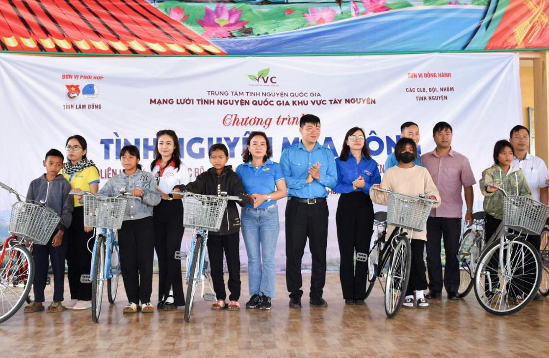 Tặng xe đạp cho trẻ em vùng sâu vùng xa Tặng xe đạp cho trẻ em vùng sâu vùng xa