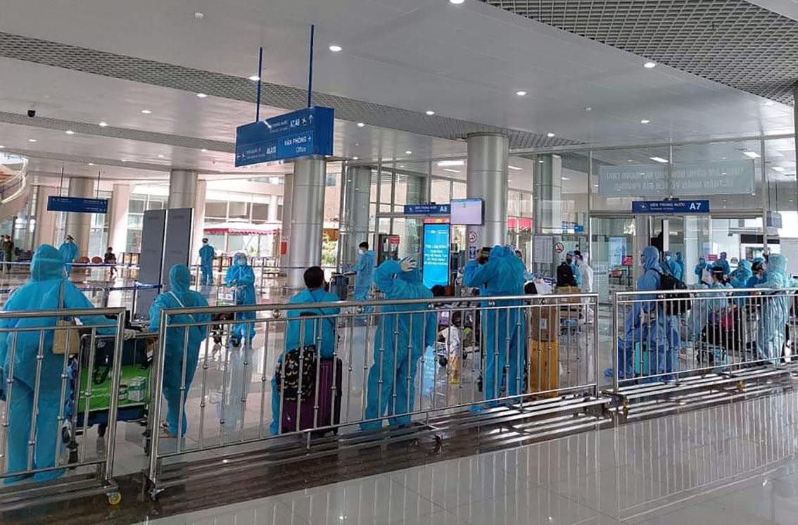 Các thai phụ về đến Sân bay Liên Khương Các thai phụ về đến Sân bay Liên Khương