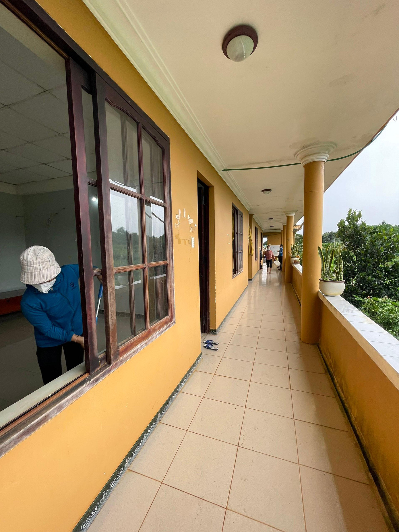 Chuẩn bị cơ sở vật chất để đón người vào cách ly Chuẩn bị cơ sở vật chất để đón người vào cách ly