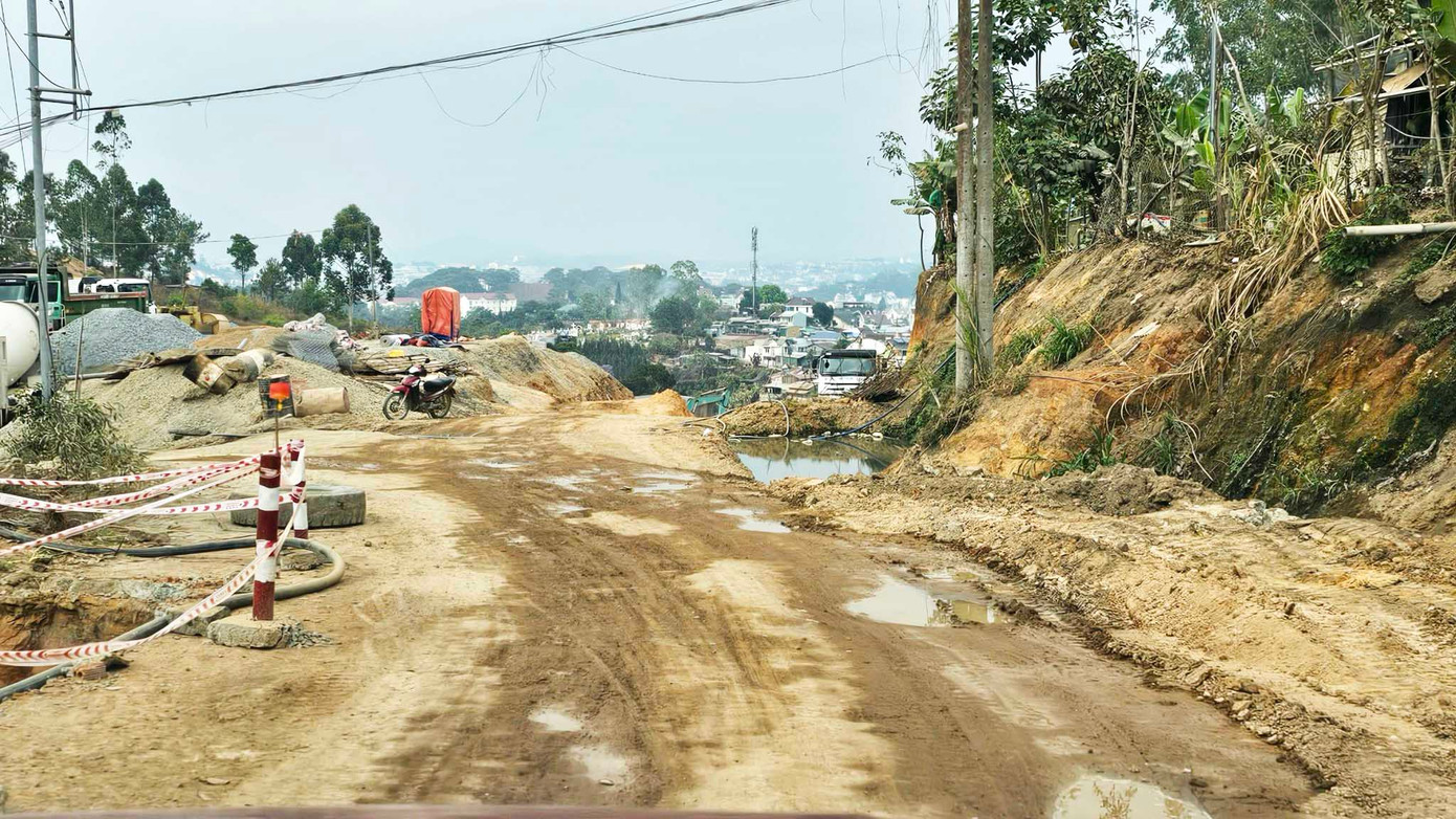 Công trình thi công còn ngổn ngang Công trình thi công còn ngổn ngang