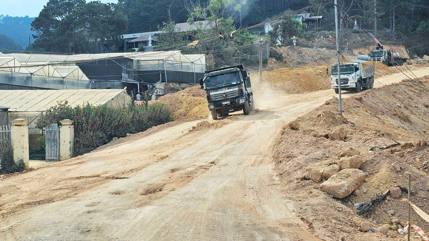 Đoạn đường thi công chậm tiến độ Đoạn đường thi công chậm tiến độ