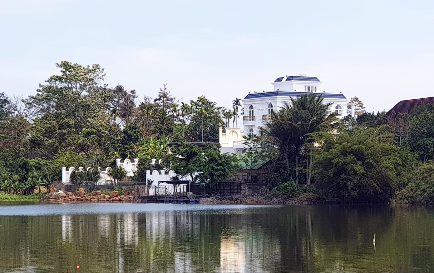 Biệt thự lấn hành lang hồ Nam Phương 1 Biệt thự lấn hành lang hồ Nam Phương 1