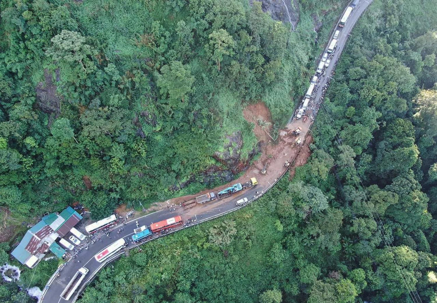Cảnh ùn tắc trên đèo Bảo Lộc