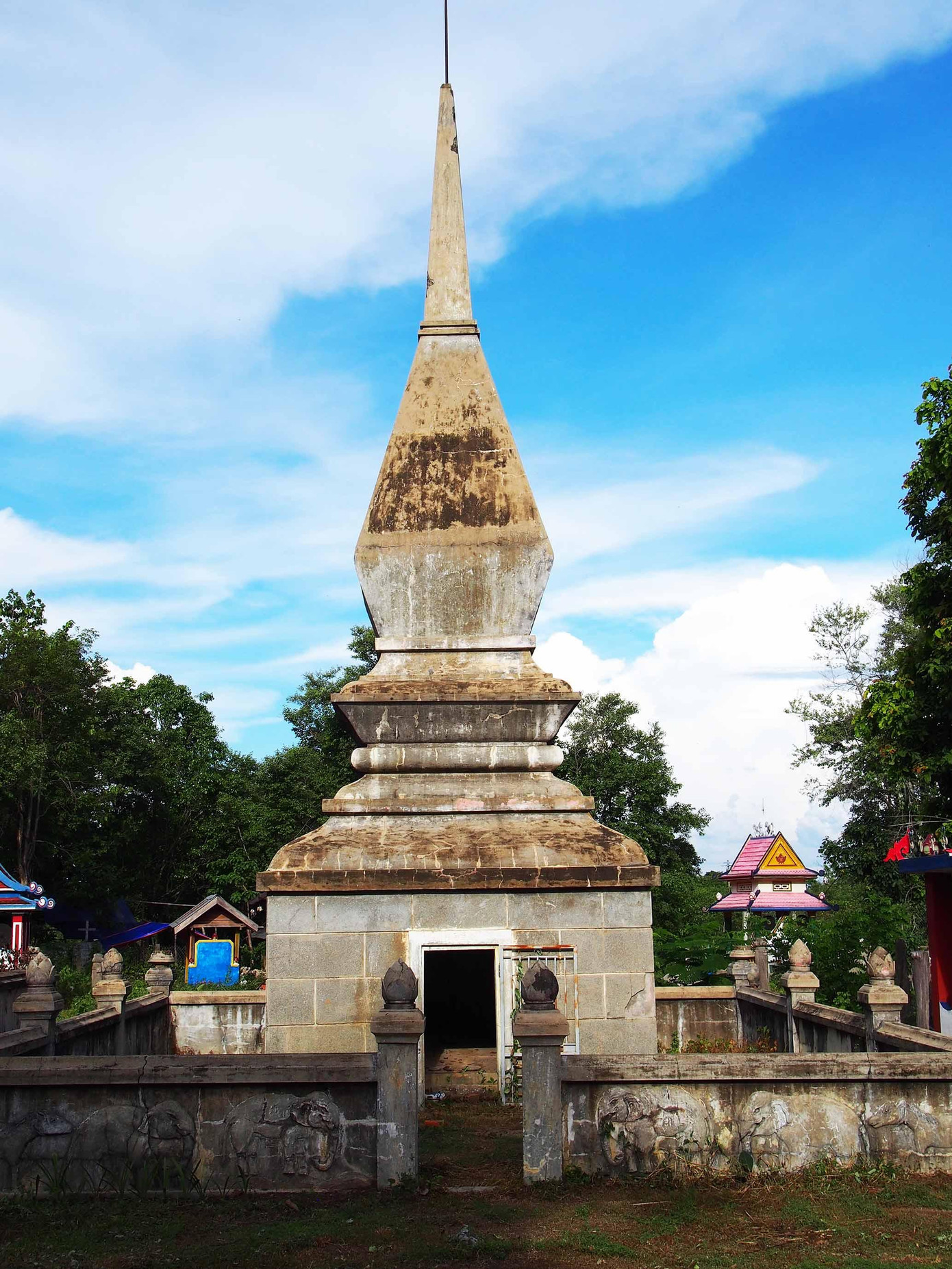 Mộ của người bản địa Tây Nguyên Mộ của người bản địa Tây Nguyên