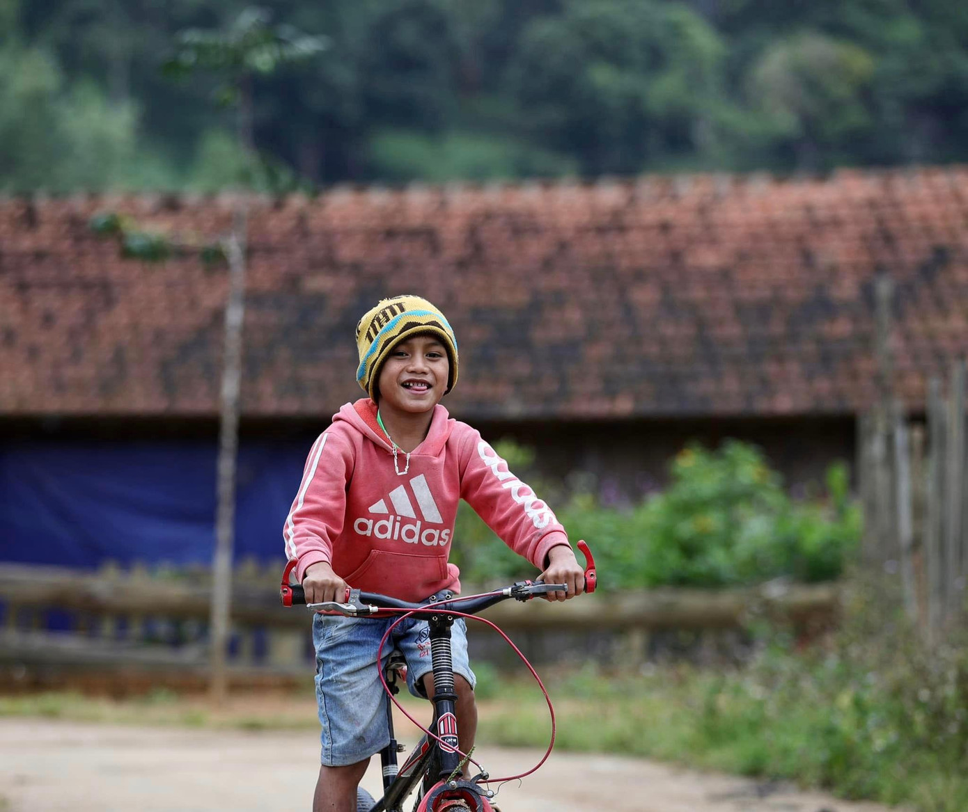 Anh Nguyễn Hải Đông đã đến nhiều ngôi làng, bị cuốn hút bởi sự lạc quan của người Tây Nguyên