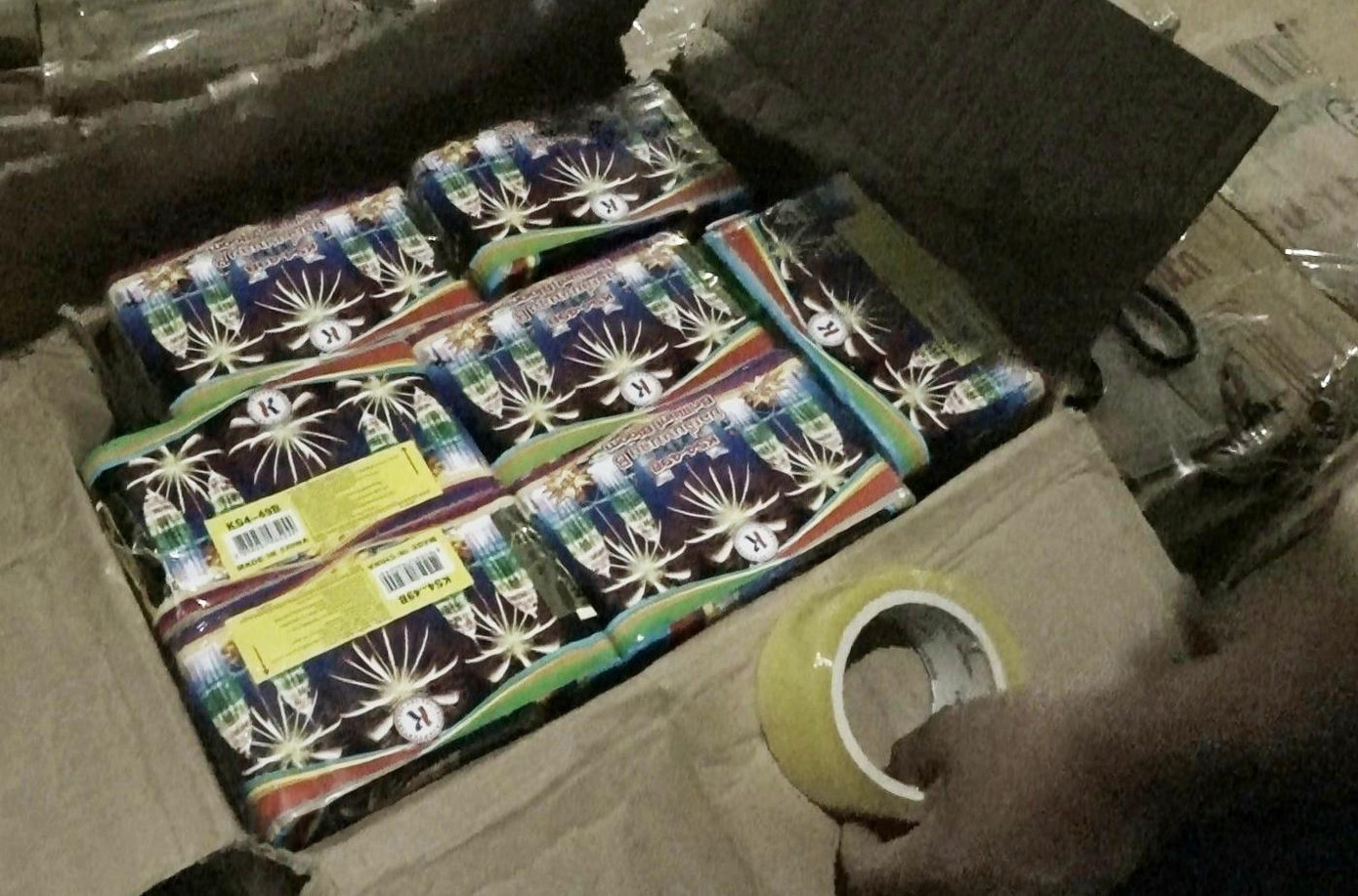 Niêm phong tang vật là pháo hoa nổ Niêm phong tang vật là pháo hoa nổ