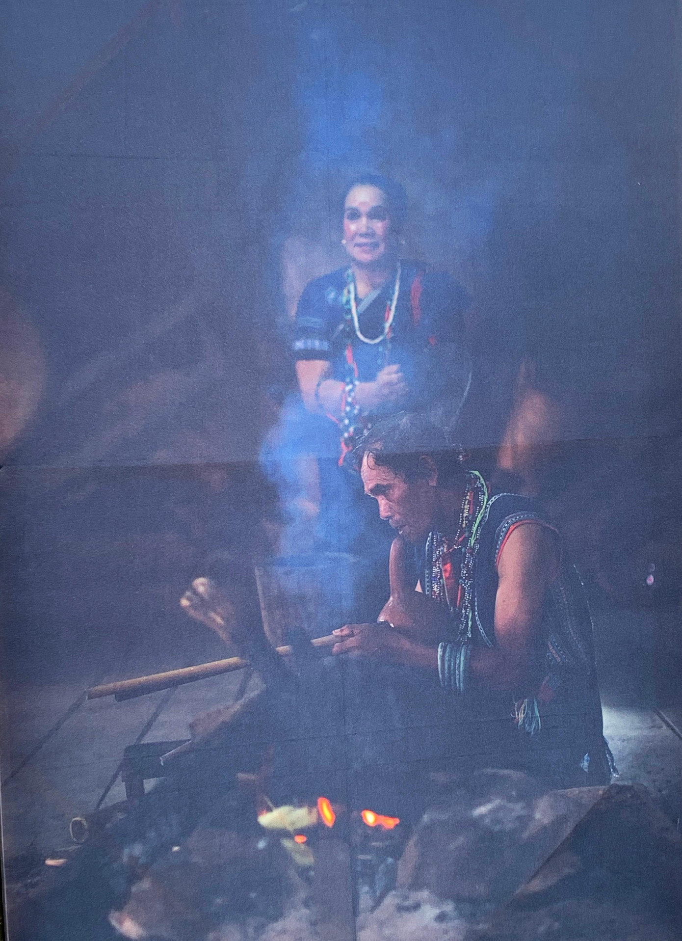 Các nghệ nhân thổi kèn bầu và biểu diễn vũ điệu của người K&apos;Ho