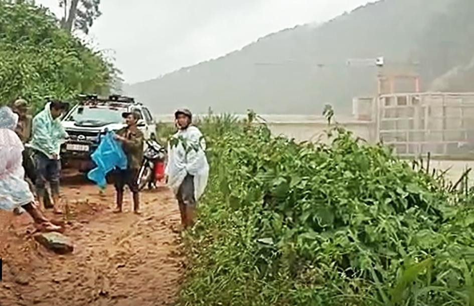 Trời mưa và thủy điện tích nước khiến mực nước sông dâng cao