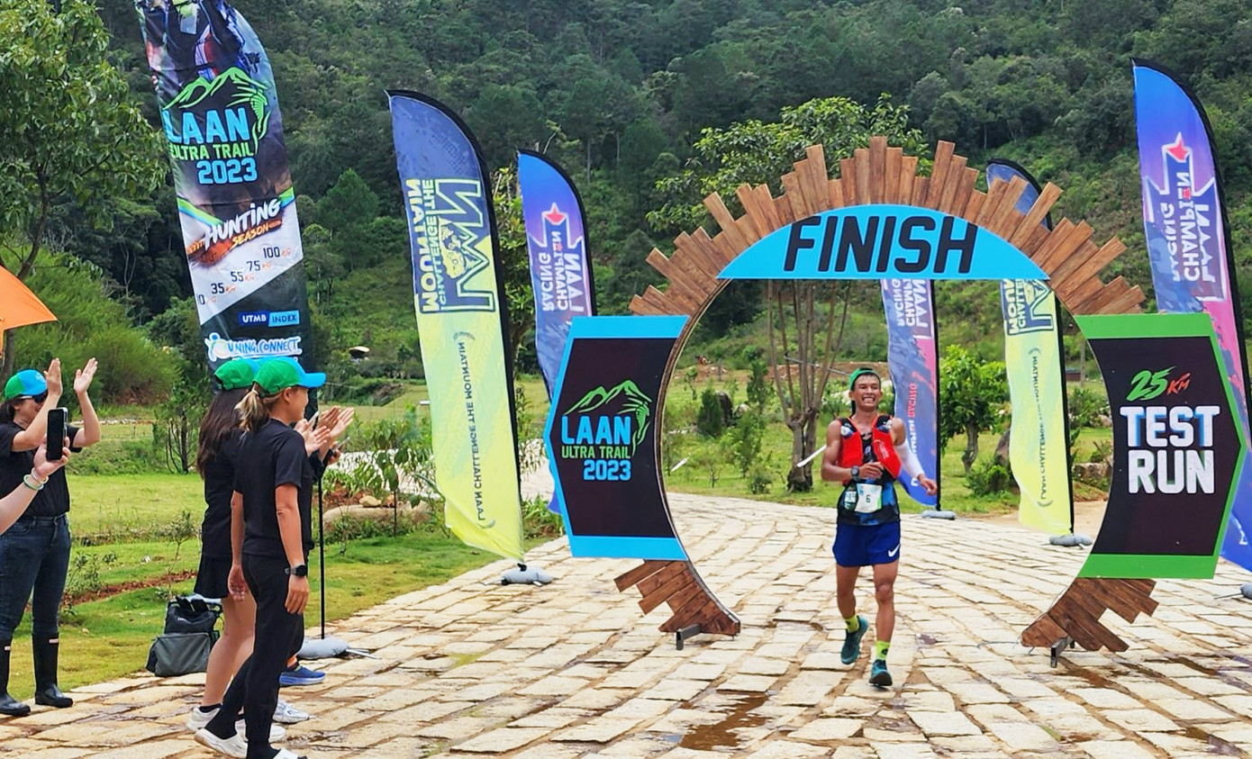 VĐV Lơ Mu Ha Mét về đích đầu tiên cuộc chạy kiểm tra cự ly 25 km trước khi diễn ra giải chính thức