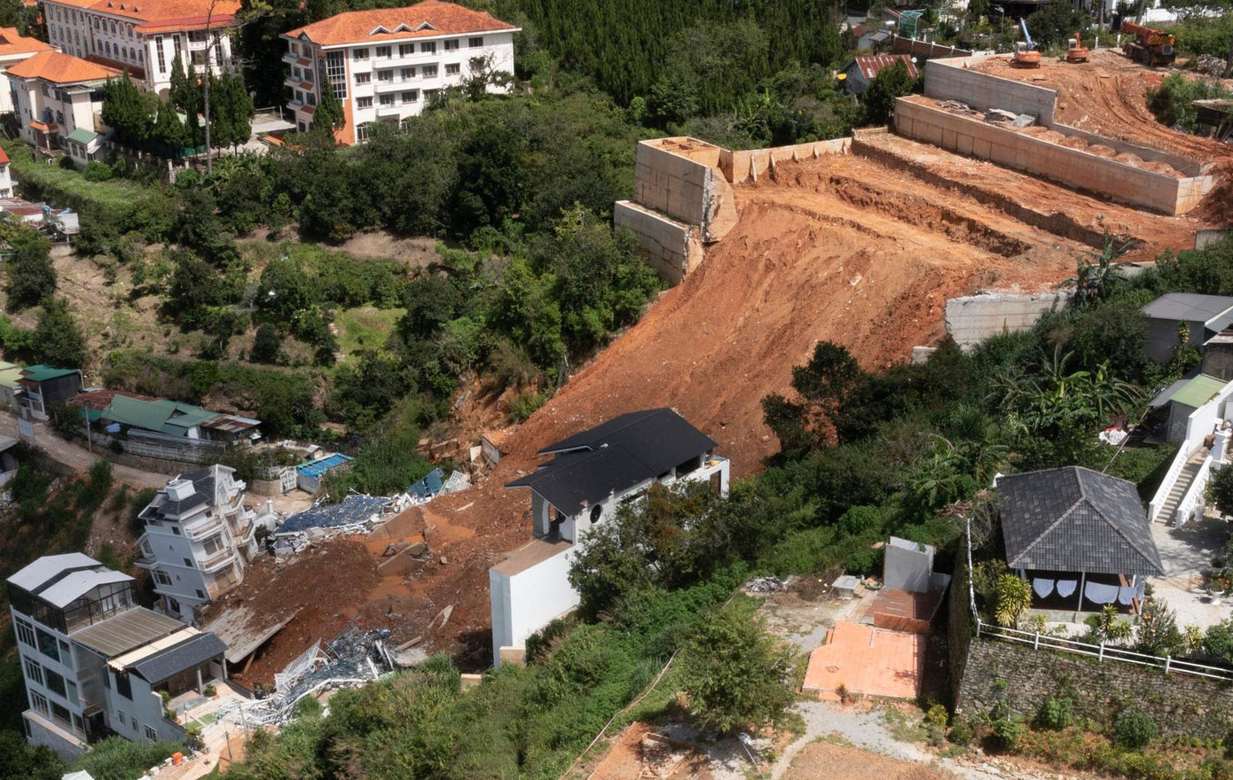 Vụ sạt lở ta luy gây hậu quả nghiêm trọng ở hẻm đường Hoàng Hoa Thám Vụ sạt lở ta luy gây hậu quả nghiêm trọng ở hẻm đường Hoàng Hoa Thám