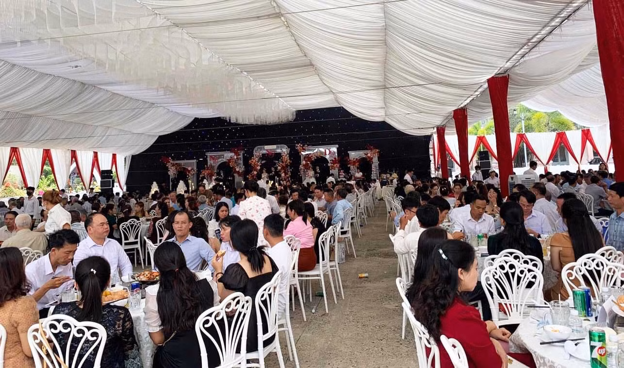 Tiệc cưới đặc biệt Tiệc cưới đặc biệt