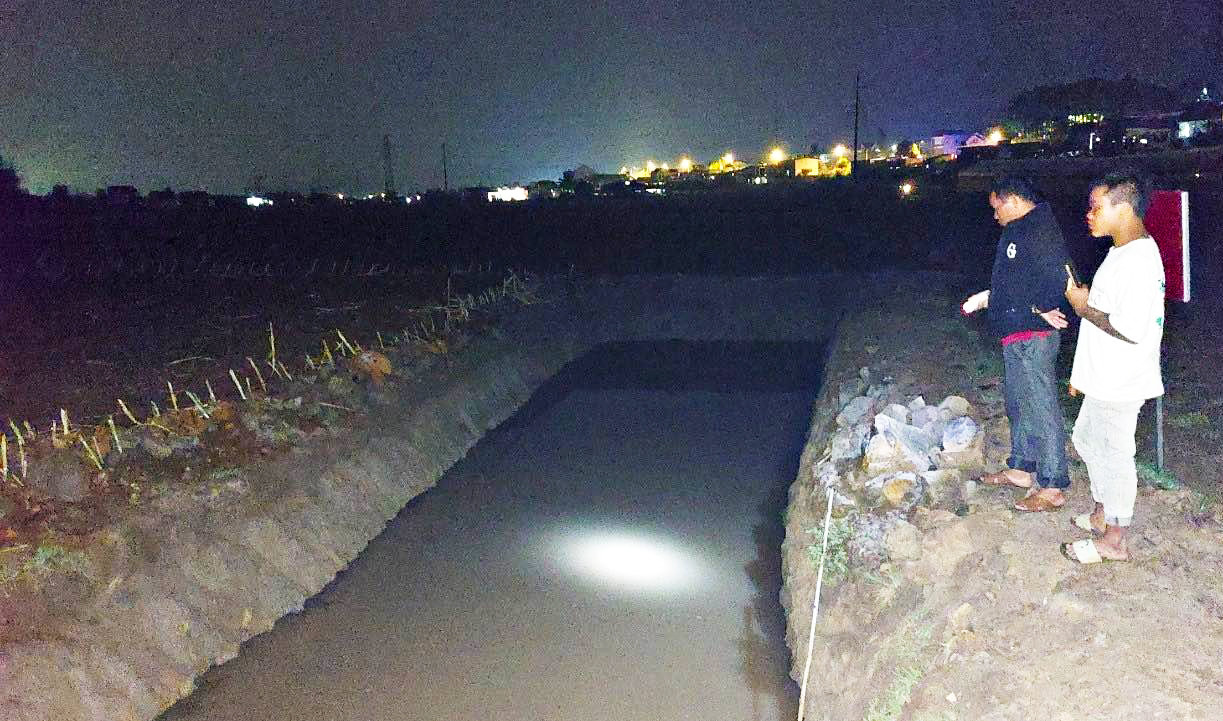 Hồ nước dùng để tưới rau, củ ở xã Phú Hội, nơi 4 cháu bé bị đuối nước Hồ nước dùng để tưới rau, củ ở xã Phú Hội, nơi 4 cháu bé bị đuối nước