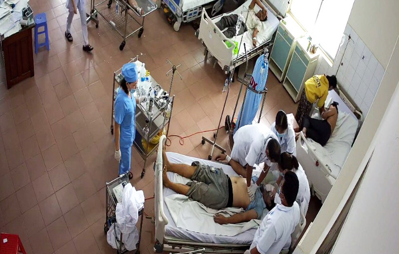 Cấp cứu cho các nạn giật bị điện giật khi tháo dỡ cây thông Noel