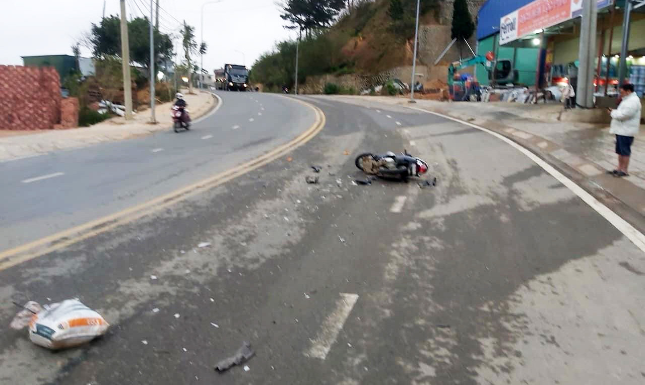 Hiện trường vụ tai nạn giao thông ở phường 7, Đà Lạt