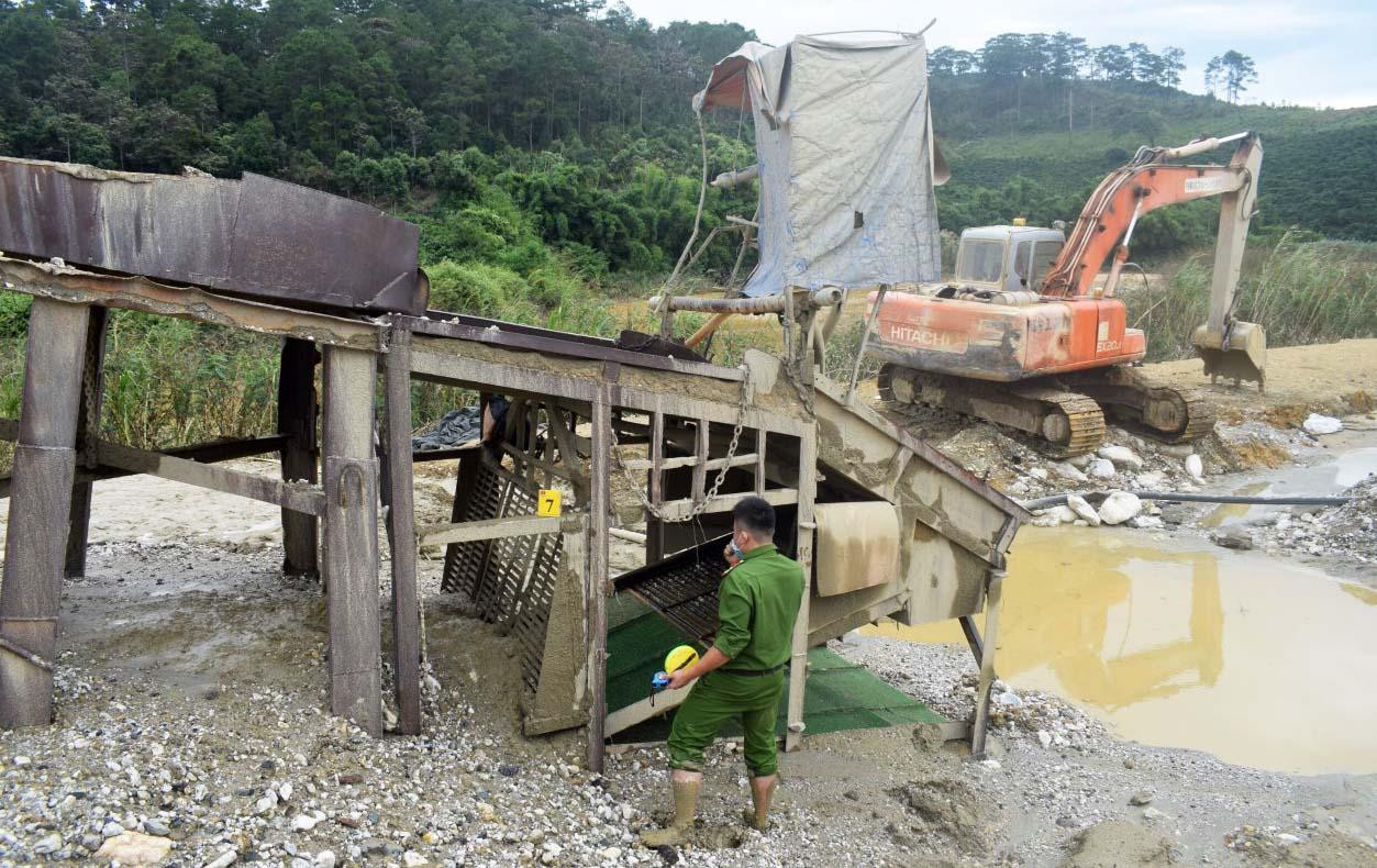 Hiện trường vụ tuyển quặng vàng trái phép