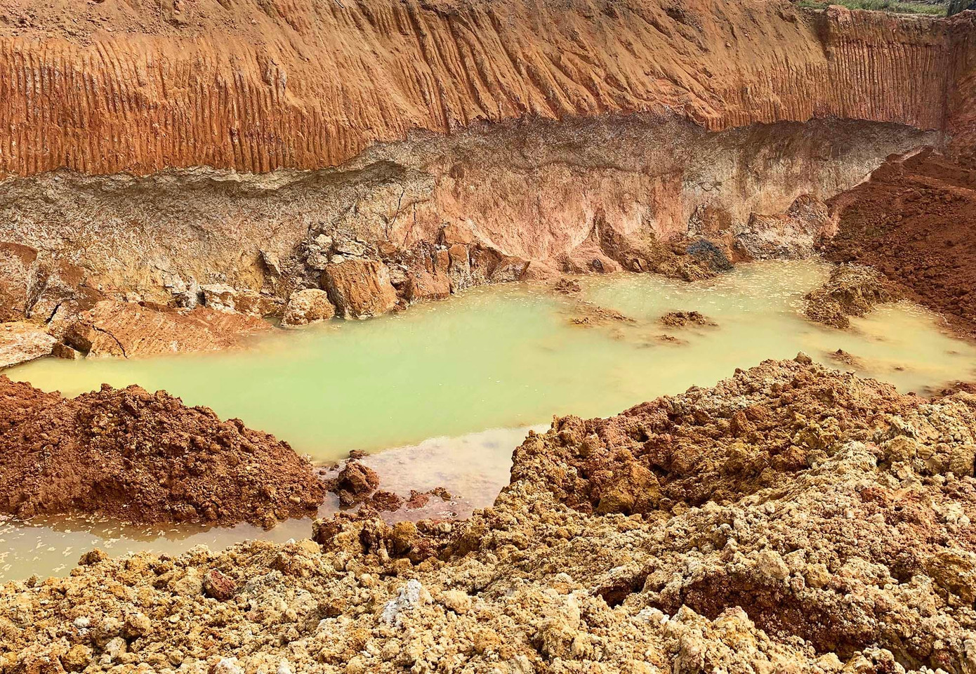 Dùng hóa chất tuyển quặng tại chỗ, nguy cơ gây ô nhiễm nguồn nước