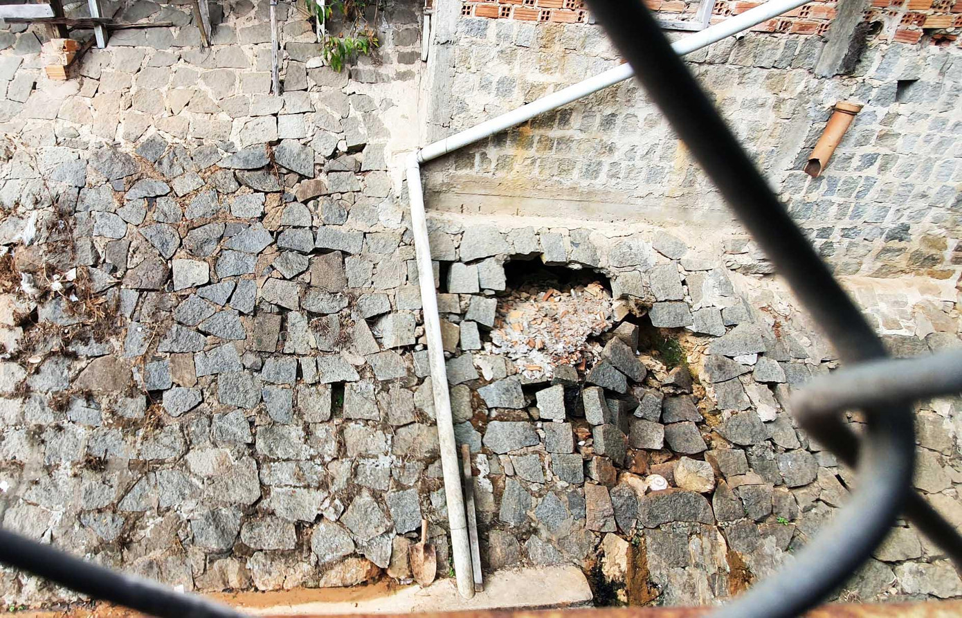 Kết cấu liên kết của ta luy bị phá vỡ