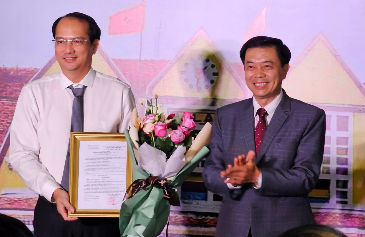 Trao quyết định của UBND tỉnh Lâm Đồng công nhận ga Đà Lạt là điểm du lịch