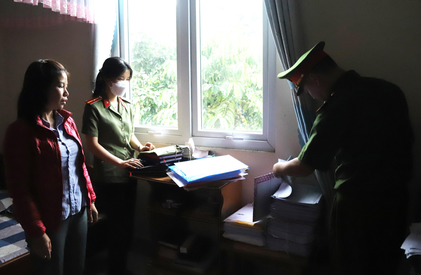 Khám xét nhà riêng của bị can