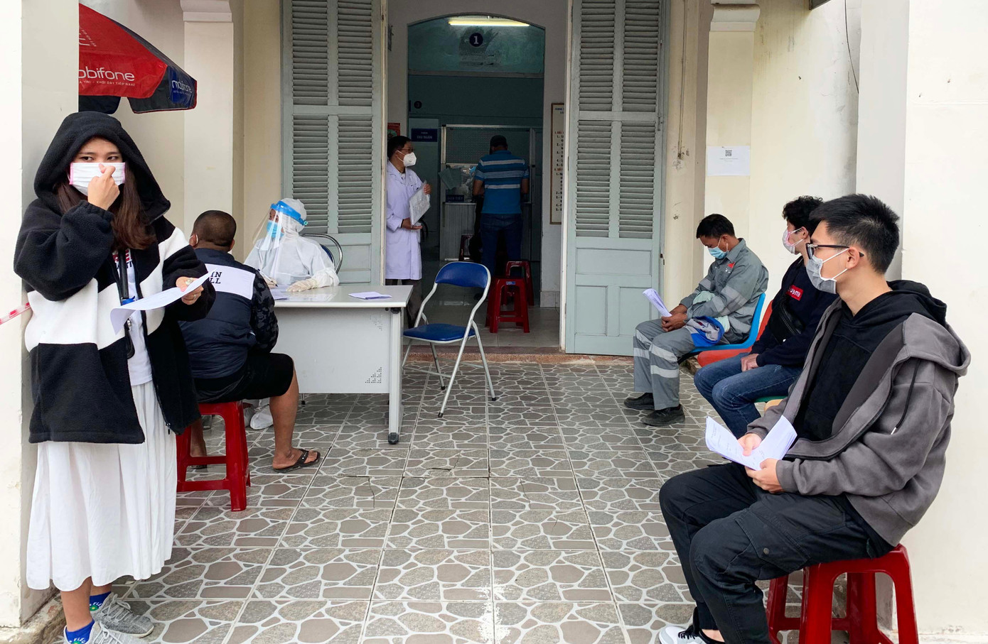 Xếp hàng chờ xét nghiệm SARS-CoV-2 Xếp hàng chờ xét nghiệm SARS-CoV-2