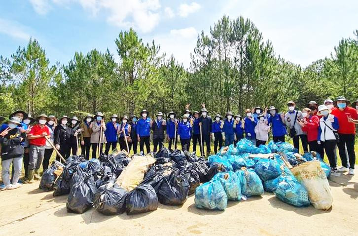 Thu gom gần 2 tấn rác thải nông nghiệp góp phần bảo vệ môi trường ở huyện Lạc Dương Thu gom gần 2 tấn rác thải nông nghiệp góp phần bảo vệ môi trường ở huyện Lạc Dương