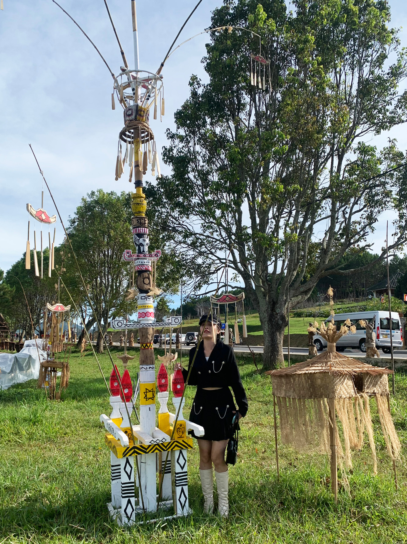 Cây nêu cúng mừng lúa mới của người M'Nông (tỉnh Đắk Nông). Cây nêu cúng mừng lúa mới của người M'Nông (tỉnh Đắk Nông).