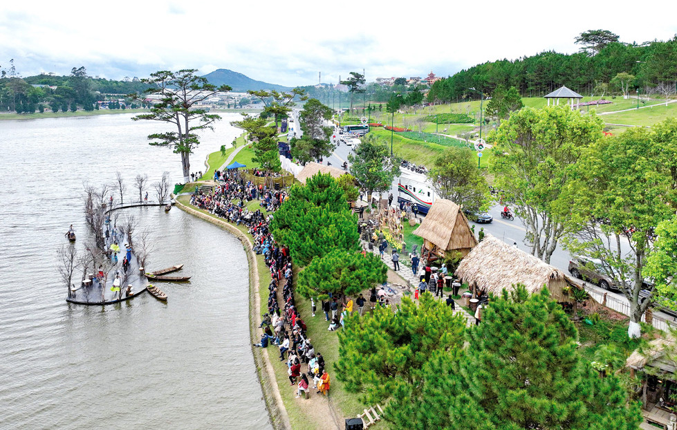 Không gian ấn tượng của Thiên đường Tây Nguyên. Không gian ấn tượng của Thiên đường Tây Nguyên.