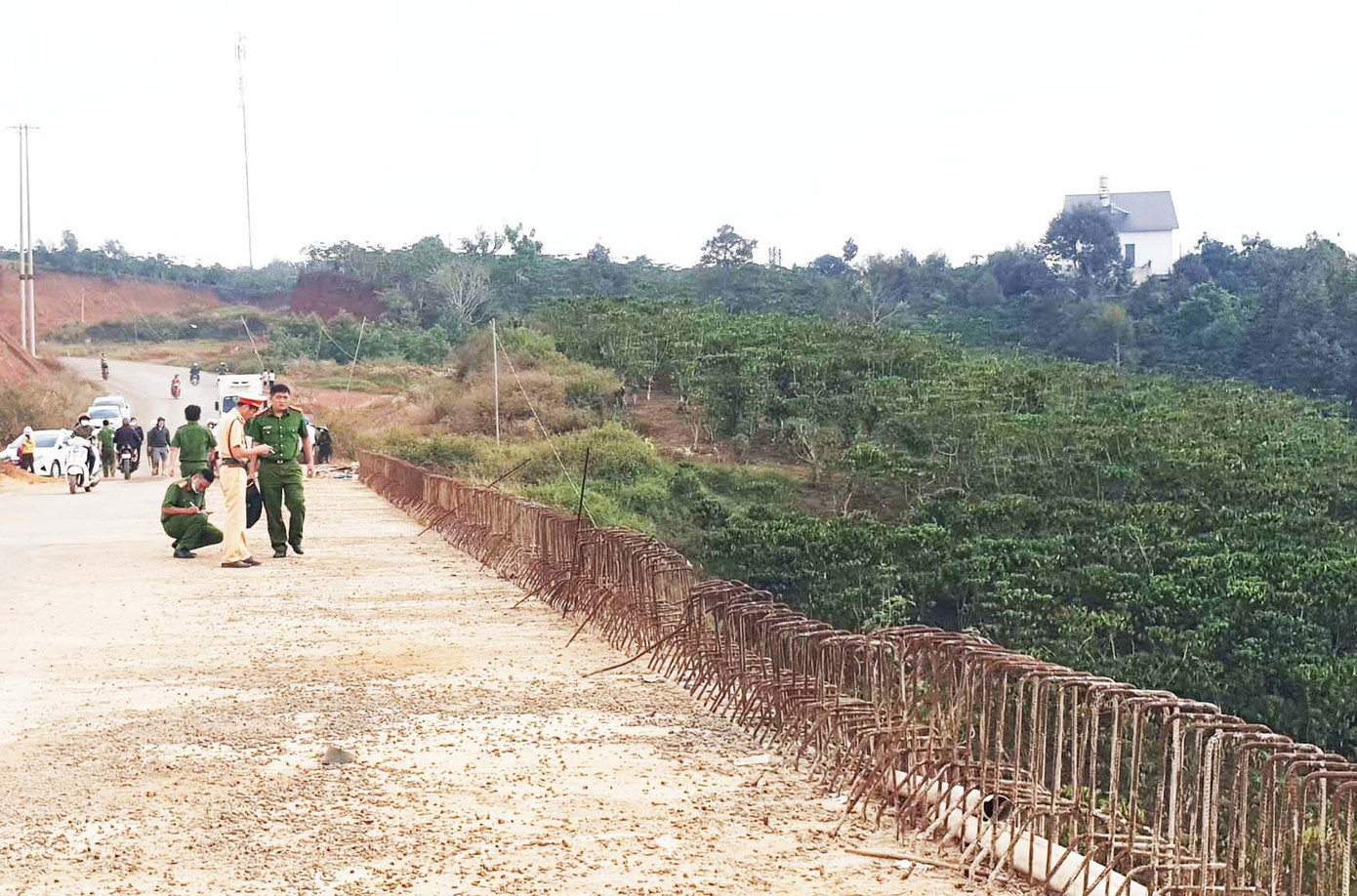 Nơi xảy ra tai nạn là cây cầu Nau Sri đang xây dựng dở dang Nơi xảy ra tai nạn là cây cầu Nau Sri đang xây dựng dở dang