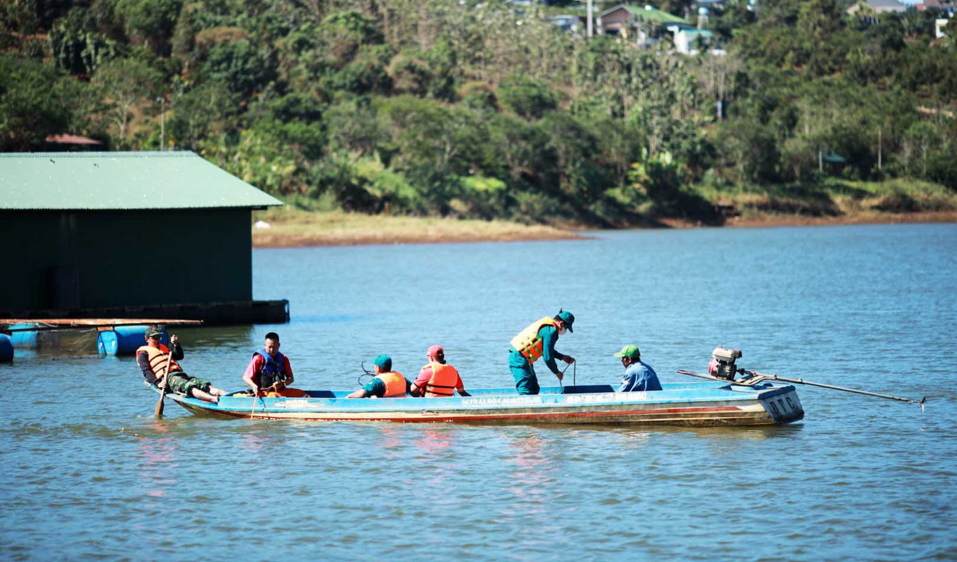 Nhiều lực lượng tham gia tìm kiếm cháu bé mất tích