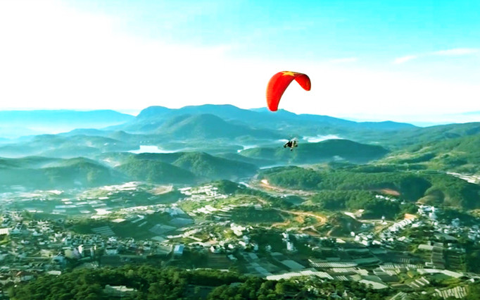 Dù lượn trên cao nguyên Dù lượn trên cao nguyên