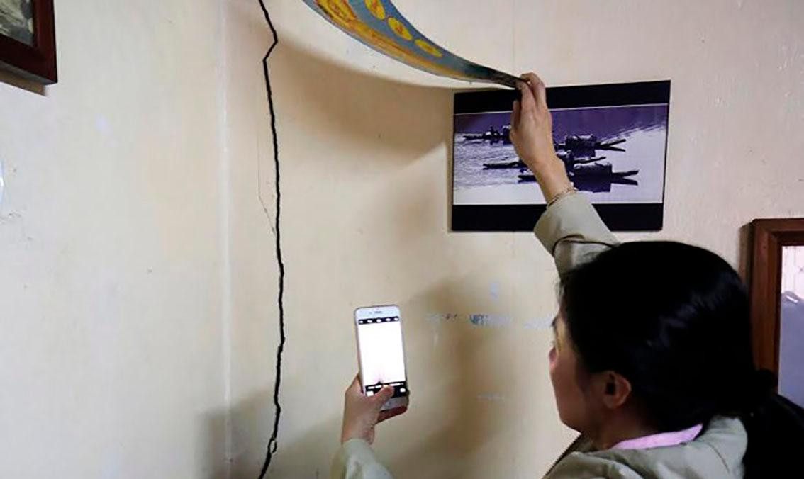 Nhiều căn nhà xuất hiện các vết nứt