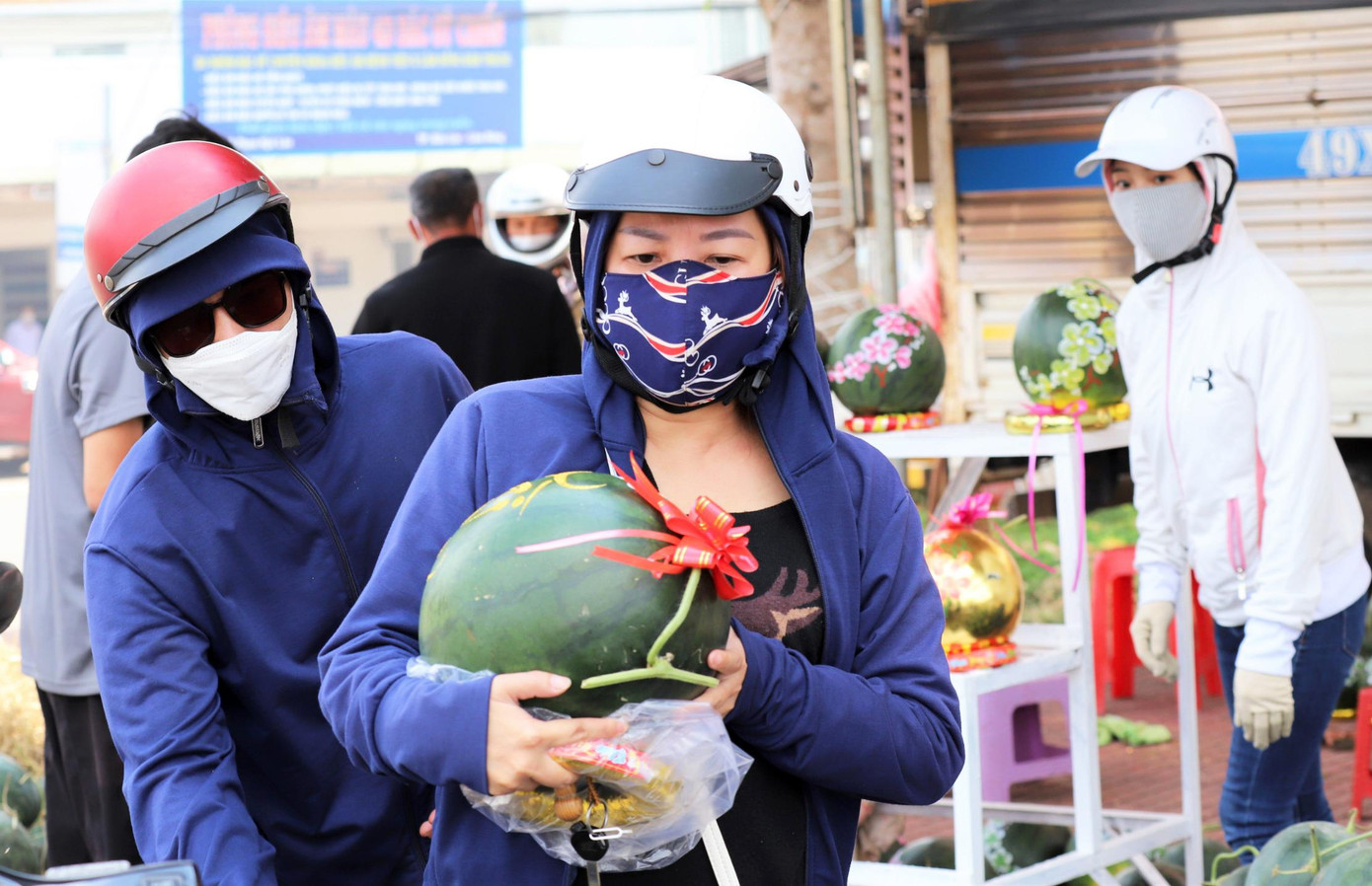 Khách hàng chuộng loại dưa tròn để chưng Tết Khách hàng chuộng loại dưa tròn để chưng Tết