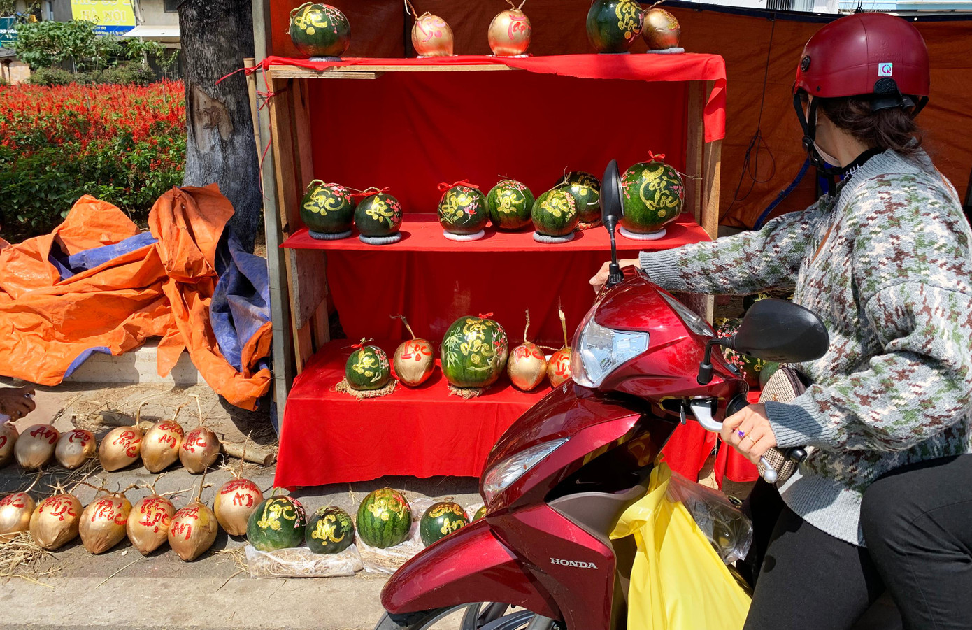 Không nhiều quầy sạp còn dưa hấu để bán Không nhiều quầy sạp còn dưa hấu để bán