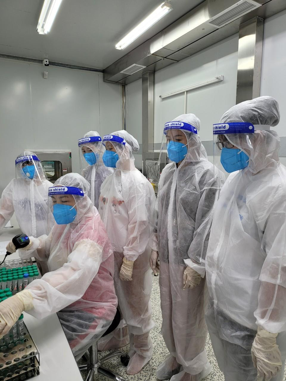 Làm xét nghiệm RT-PCR SARS-CoV-2