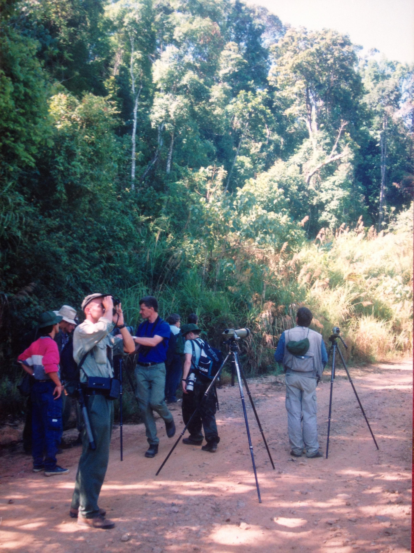 Các nhà xem chim quốc tế đến Lâm Đồng ngắm chim. Ảnh: Ngô Tuấn Cường Các nhà xem chim quốc tế đến Lâm Đồng ngắm chim. Ảnh: Ngô Tuấn Cường