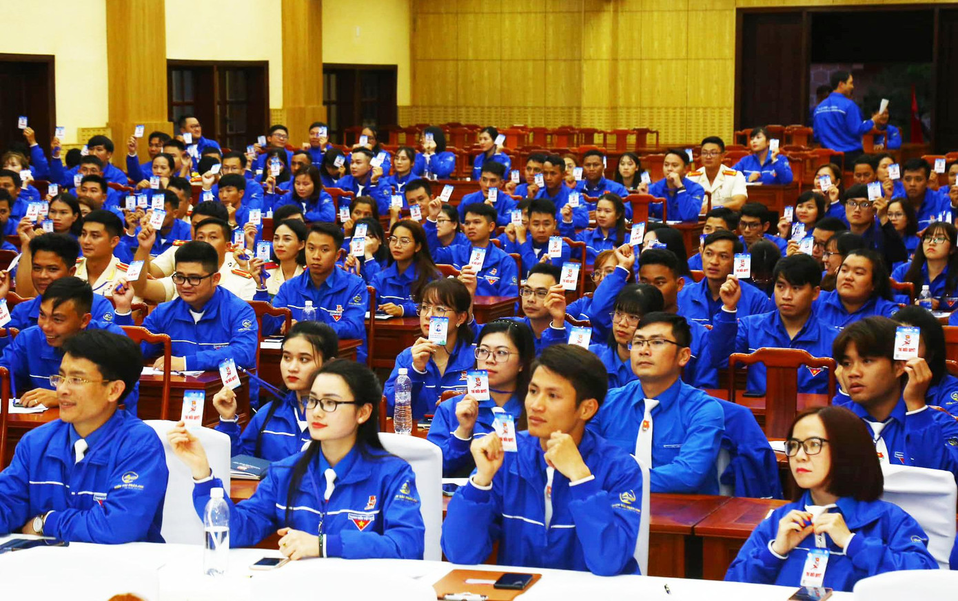 Các đại biểu bỏ phiếu bầu Ban Chấp hành Tỉnh Đoàn Lâm Đồng khóa XI Các đại biểu bỏ phiếu bầu Ban Chấp hành Tỉnh Đoàn Lâm Đồng khóa XI