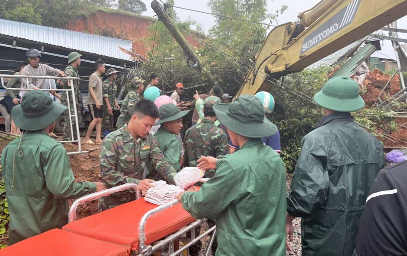 Chuẩn bị mọi phương tiện để nhanh chóng đưa người bị thương đi cấp cứu Chuẩn bị mọi phương tiện để nhanh chóng đưa người bị thương đi cấp cứu