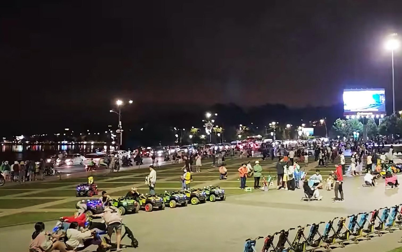 Kinh doanh xe điện trái phép ở quảng trường Lâm Viên Kinh doanh xe điện trái phép ở quảng trường Lâm Viên