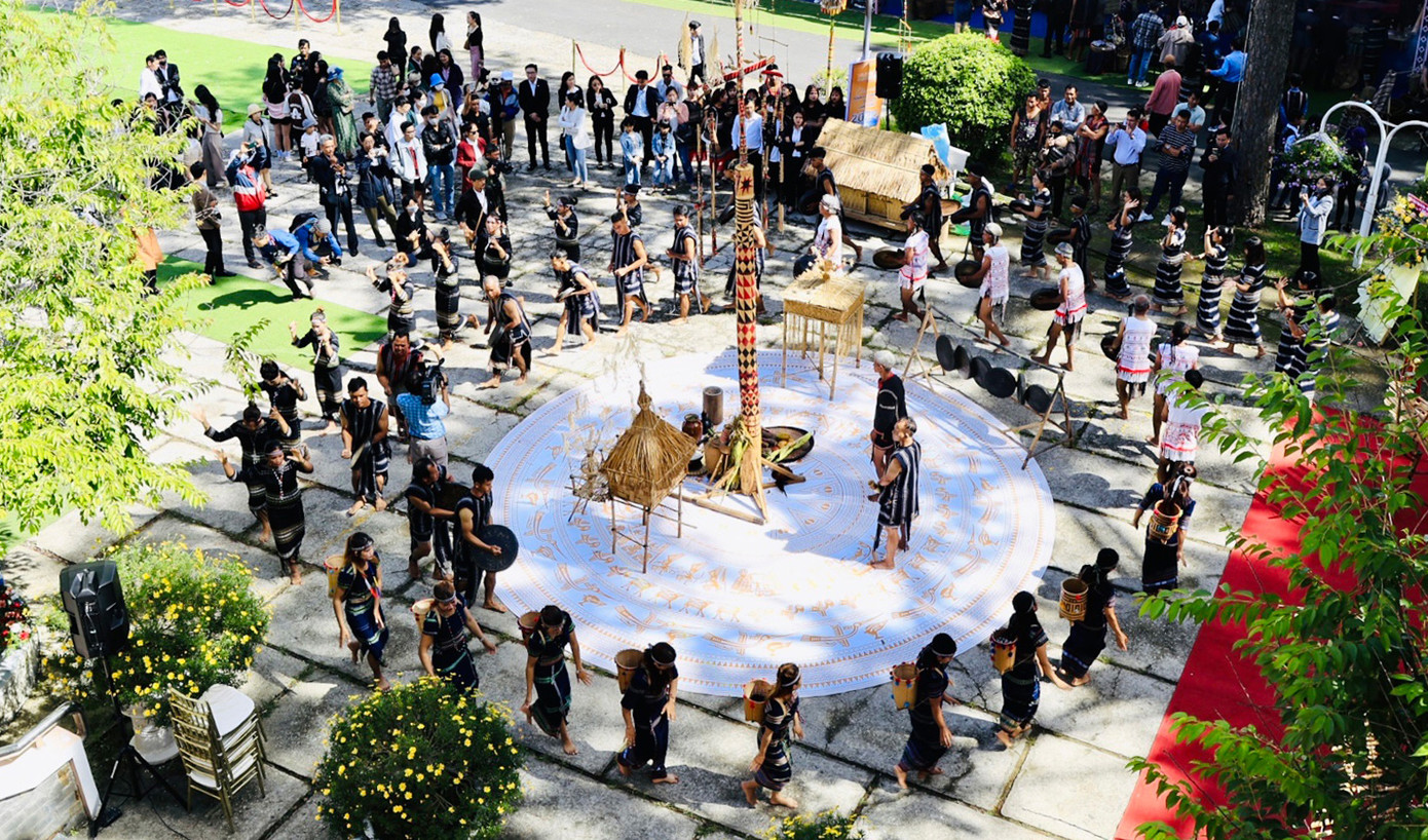 Quang cảnh lễ hội. Quang cảnh lễ hội.