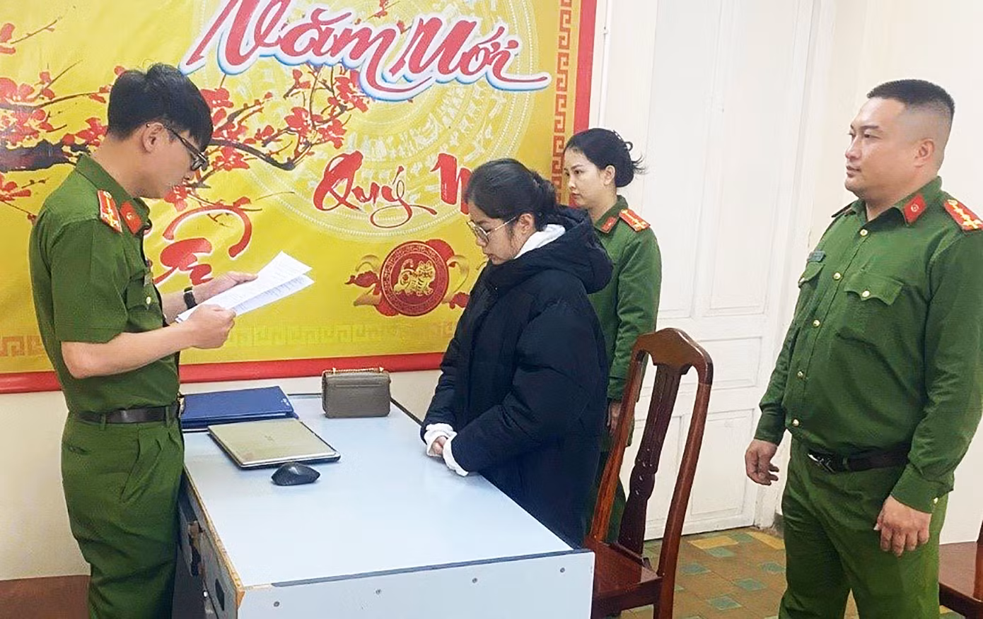 Tống đạt các quyết định khởi tố và tạm giam bị can Huỳnh Thị Bảo Yến