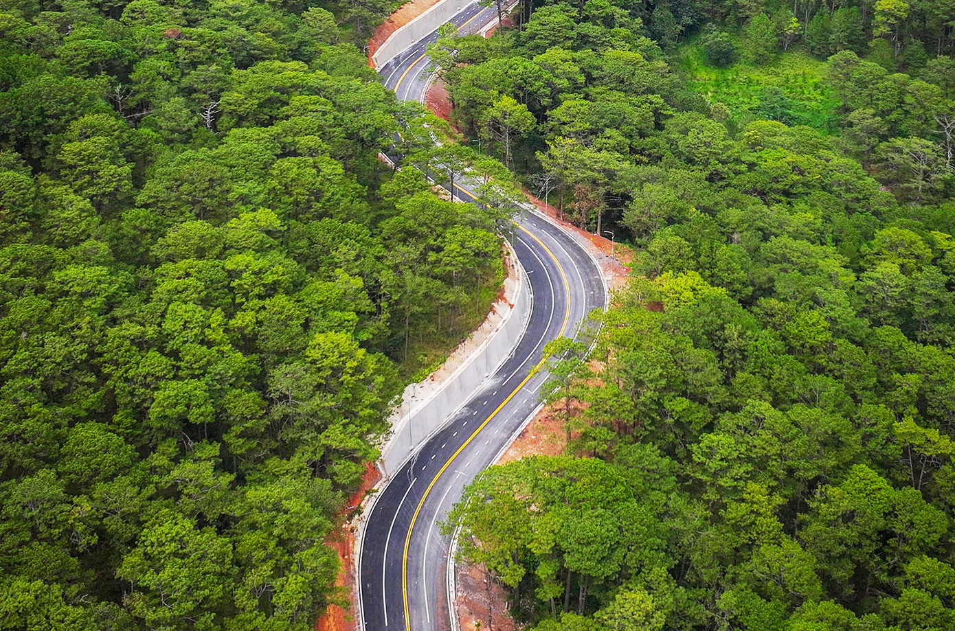 Sau khi mở rộng, đèo Prenn vẫn giữ được đường cong mềm mại